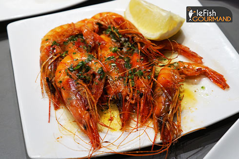 Petites crevettes alistados sauvages poêlées pour l'apéro